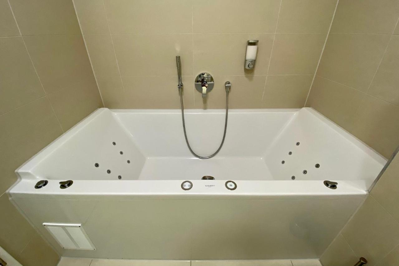Alpen-Panorama Suite - Einzigartige Privatsuite Hoch Ueber Muenchen, 12Tes Og, Alpenblick, Loggia, Whirlpool, 15 Minuten Zum Zentrum, Ruhe Und Erholung In Der Stadt Muenchen Fuer Privat Und Geschaeftlich Reisende ภายนอก รูปภาพ